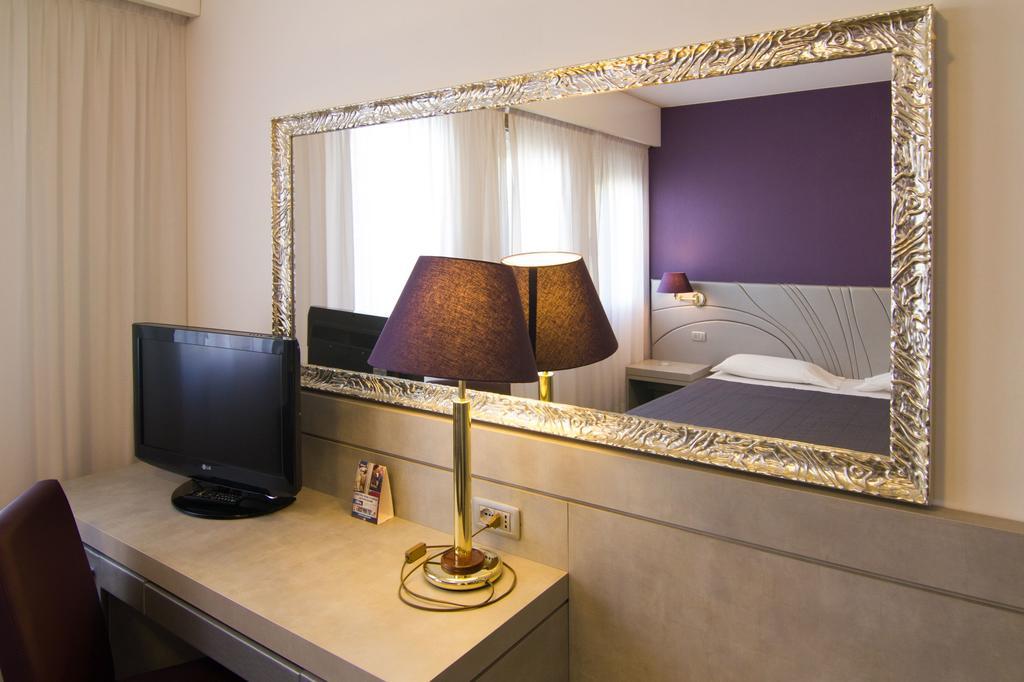Hotel Alan Αντζόλα ντελ Εμίλια Εξωτερικό φωτογραφία