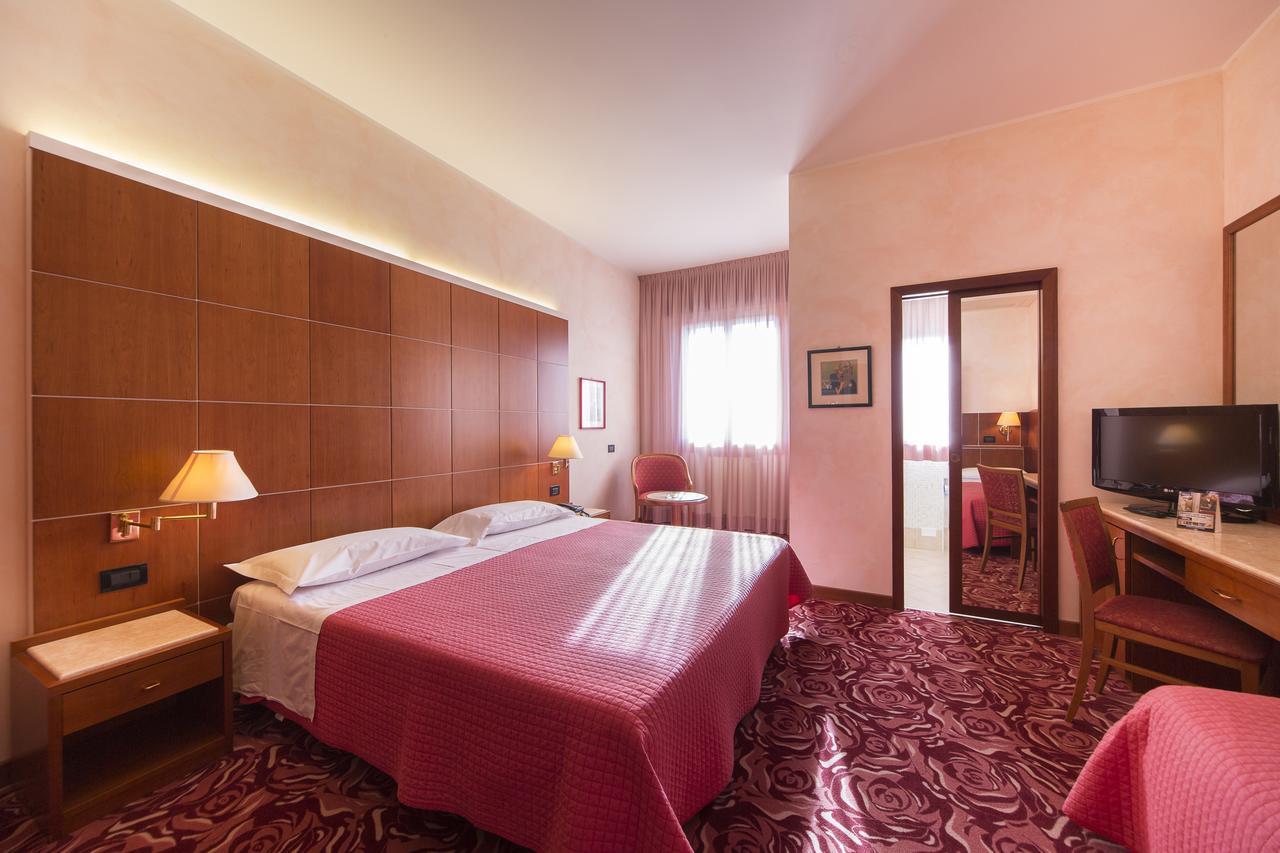 Hotel Alan Αντζόλα ντελ Εμίλια Εξωτερικό φωτογραφία